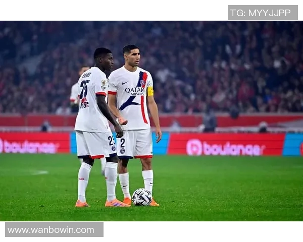 巴黎防线崩溃杜埃失误助攻莫雷拉轻松破门斯特拉斯堡逆转成功