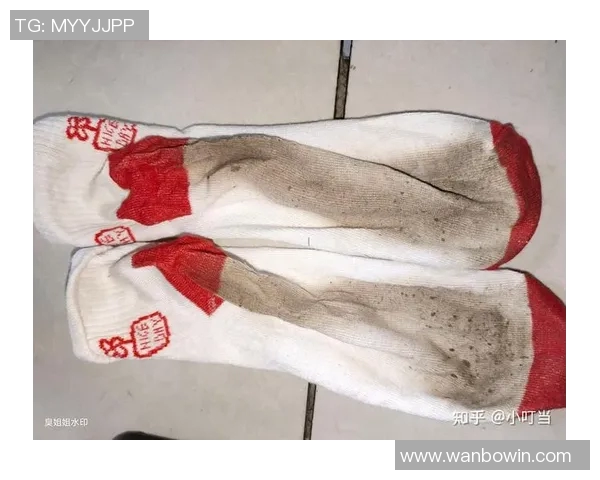 阿德巴约赛后吐槽阿贾汗臭味直言袜子太酸引发热议